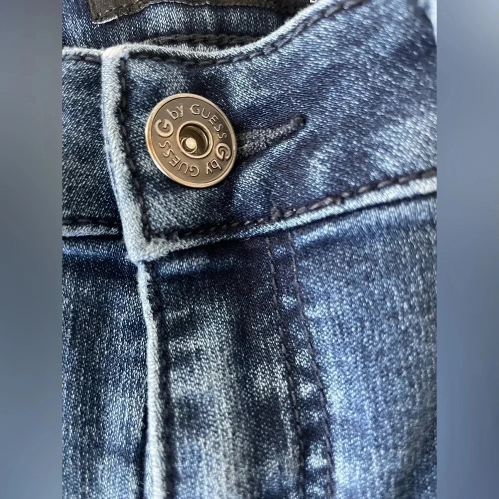 G by Guess woman’s blue denim jeans with cuffs. Size 27 US. - Picture 9 of 10